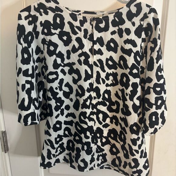 LOFT Tops - LOFT Black and White Animal Print Blouse size xs EUC VINTAGE